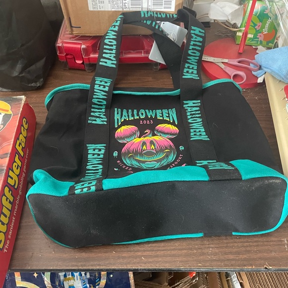 NWT Disney WDW 2023 Halloween Party Mickey Pumpkin Tote Glow in Dark bag - Picture 1 of 7